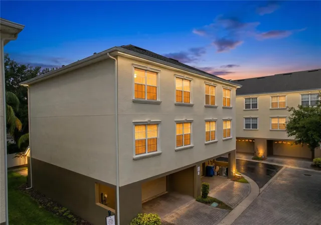 Photo 4 of Townhouse for sale at 10144 Arbor Run Dr #31, Tampa, FL 33647 | MLS# TB8505098 | Listing updated on 2026-09-28