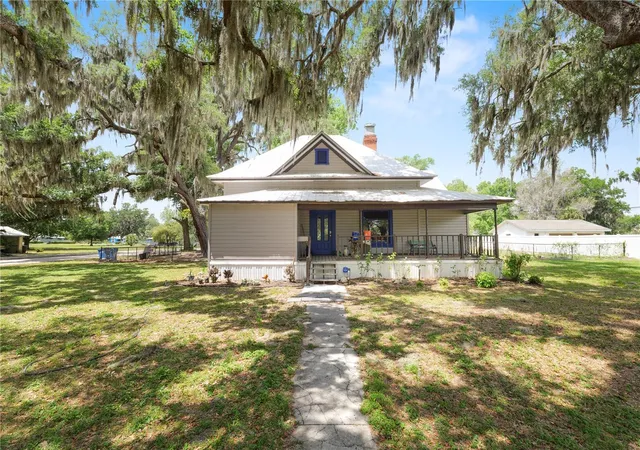Photo 3 of Single family home for sale at 128 S Oak Ave, Fort Meade, FL 33841 | MLS# L4961655 | Listing updated on 2026-09-17