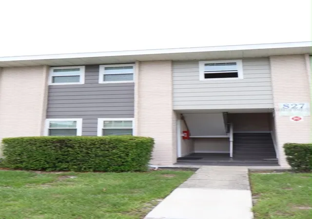 Condo for sale at 827 Sky Lake Cir #A, ORLANDO, FL 32809 | MLS# S5149371