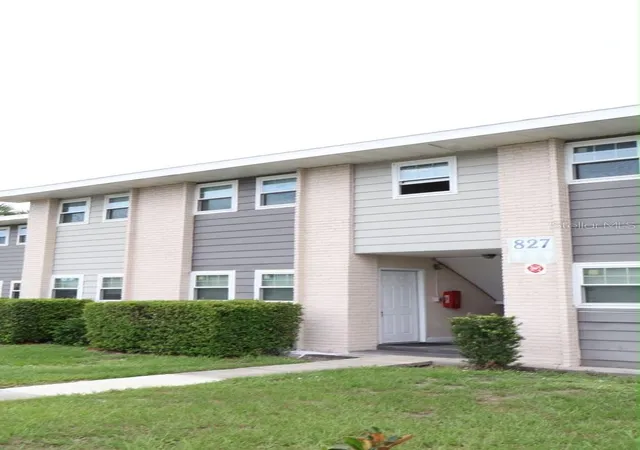 Listing Photo 2 - Condo for sale in building located at 827 Sky Lake Cir, ORLANDO, FL 32809 - Unit #A