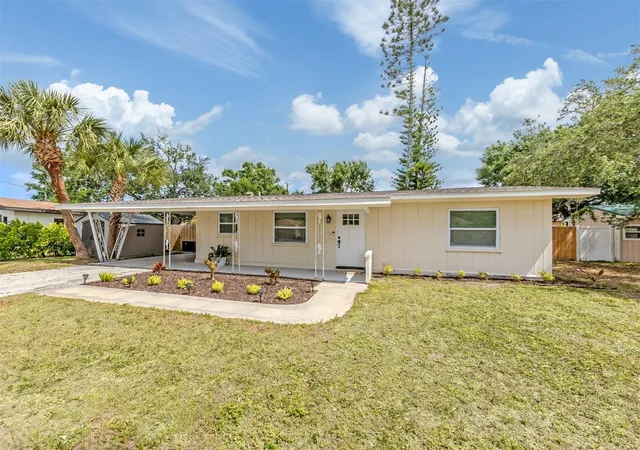 Photo 2 of Single family home for sale at 929 Cypress Ave, Venice, FL 34285 | MLS# N6144259 | Listing updated on 2026-09-17