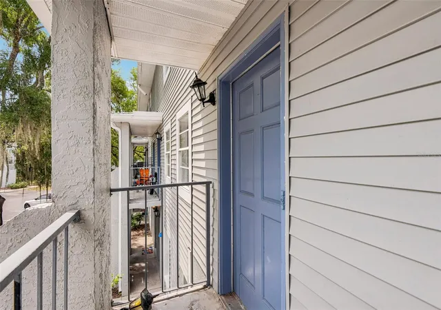 Listing Photo 3 - Condo for sale in building located at 7192 E Bank Dr, TAMPA, FL 33617 - Unit #7192