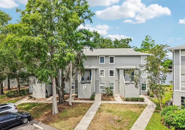 Listing Photo 2 - Condo for sale in building located at 7192 E Bank Dr, TAMPA, FL 33617 - Unit #7192