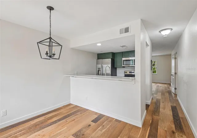 Listing Photo 4 - Condo for sale in building located at 7192 E Bank Dr, TAMPA, FL 33617 - Unit #7192