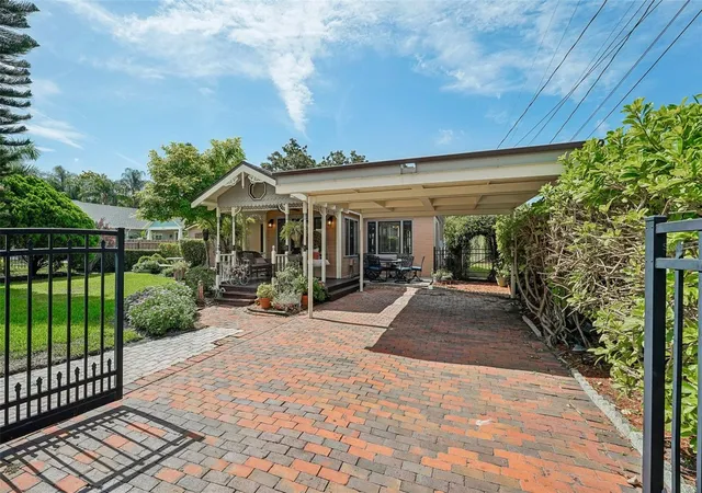 Photo 2 of House for sale at 1020 Venetian Ave, Orlando, FL 32804 | MLS# O6406400 | Listing updated on 2026-09-16
