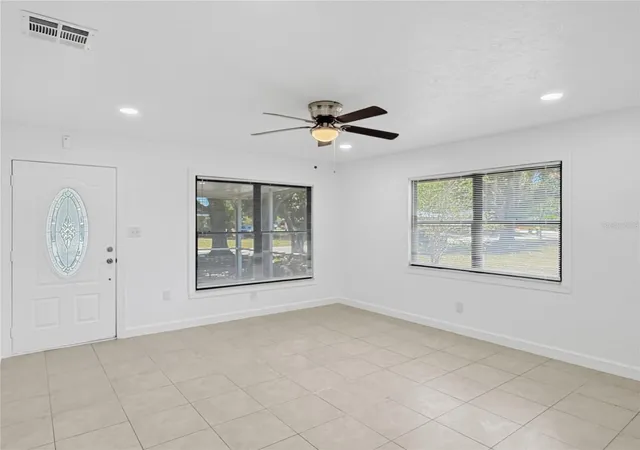 Photo 3 of Single family home for sale at 2847 Oak St, Sarasota, FL 34237 | MLS# A4693111 | Listing updated on 2026-09-21