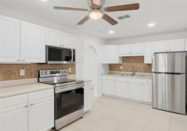 Photo 4 of Single family home for sale at 2847 Oak St, Sarasota, FL 34237 | MLS# A4693111 | Listing updated on 2026-09-21