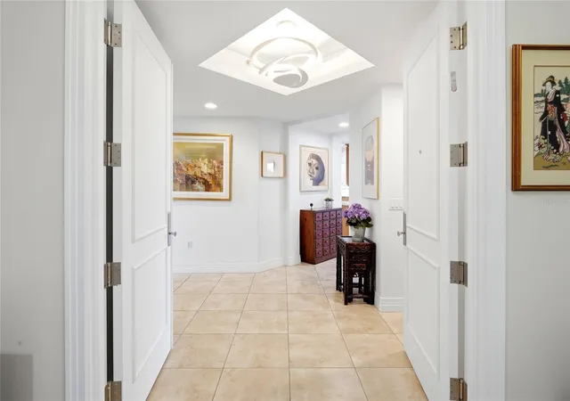 Listing Photo 1 - Condo for sale in building located at 400 Bch Dr Ne, St. Petersburg, FL 33701 - Unit #401