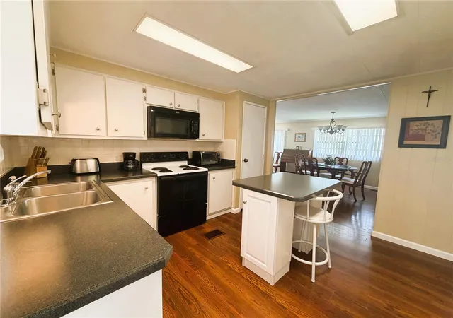 Photo 3 of Manufactured home for sale at 340 Palo Verde Dr, Leesburg, FL 34748 | MLS# R4911245 | Listing updated on 2026-10-22