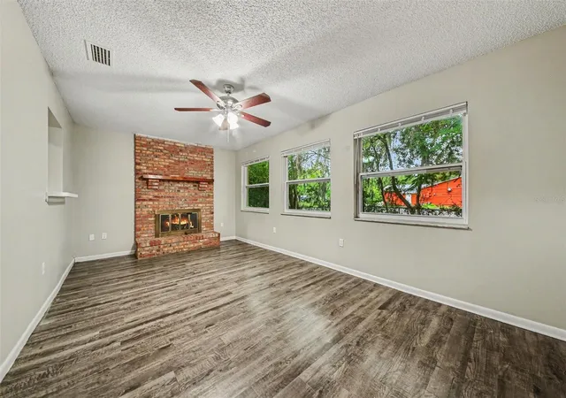 Photo 3 of Single family home for sale at 2318 Jobbins Dr, Leesburg, FL 34748 | MLS# O6407034 | Listing updated on 2026-10-15