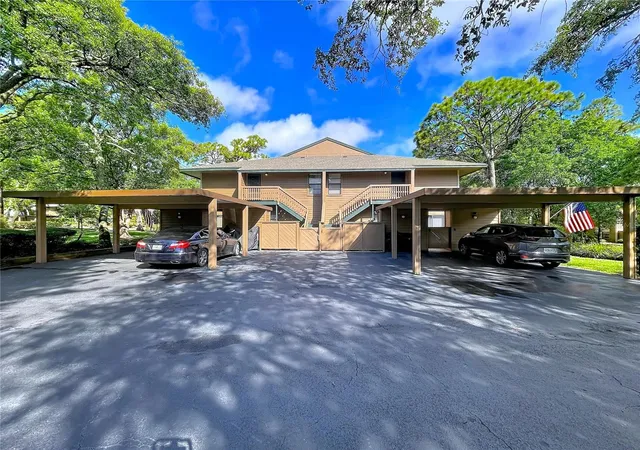 Photo 3 of Condo for sale at 1006 Lennox Rd W #1006, Palm Harbor, FL 34683 | MLS# TB8508324 | Listing updated on 2026-09-18