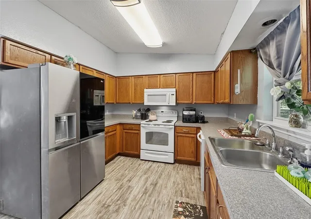 Photo 4 of Single family home for sale at 38932 Central Ave, Zephyrhills, FL 33540 | MLS# A4693634 | Listing updated on 2026-09-18