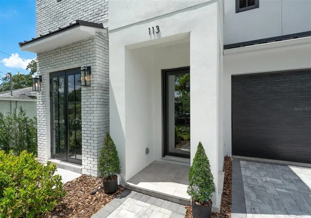 Photo 3 of Sale Pending at 113 W Evans St, Orlando, FL 32804 | MLS# O6408239 | Listing updated on 2026-10-08