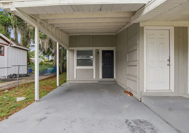 Photo 3 of Single family home for sale at 6033 W Amelia St, Orlando, FL 32835 | MLS# O6408294 | Listing updated on 2026-10-02