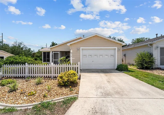 Photo 1 of Single family home for sale at 17300 Se 93rd Heyward Ave, The Villages, FL 32162 | MLS# G5112530 | Listing updated on 2026-09-26