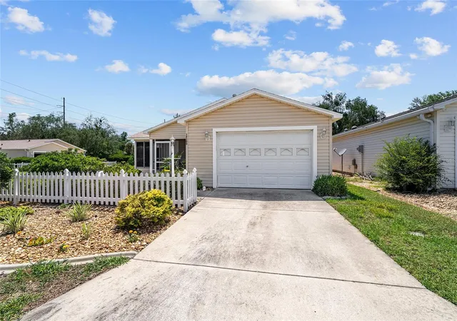 Photo 3 of Single family home for sale at 17300 Se 93rd Heyward Ave, The Villages, FL 32162 | MLS# G5112530 | Listing updated on 2026-09-26