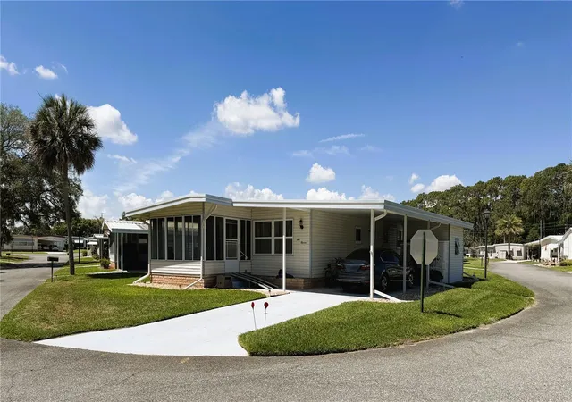 Photo 3 of Manufactured home for sale at 111 Chestnut St, Leesburg, FL 34748 | MLS# R4911297 | Listing updated on 2026-09-24