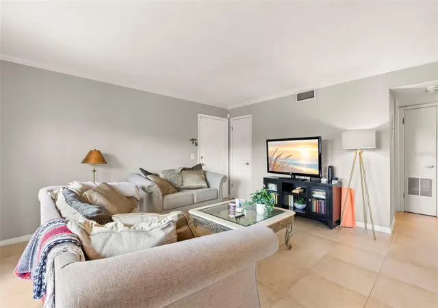 Listing Photo 5 - Condo for sale in building located at 13762 Orange Sunset Dr, TAMPA, FL 33618 - Unit #102