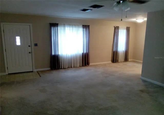 Photo 2 of Single family home for sale at 906 Oak Dr, Leesburg, FL 34748 | MLS# W7886051 | Listing updated on 2026-09-18