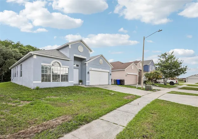 Photo 4 of Single family home for sale at 1982 Locust Berry Dr, Kissimmee, FL 34743 | MLS# S5150591 | Listing updated on 2026-09-16