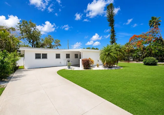 Photo 3 of Single family home for sale at 301 41st Avenue, St Pete Beach, FL 33706 | MLS# TB8512325 | Listing updated on 2026-09-16