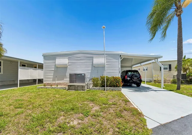 Photo 3 of Manufactured home for sale at 7186 Mount Arlington Dr Ne #421, Saint Petersburg, FL 33702 | MLS# TB8512421 | Listing updated on 2026-09-16