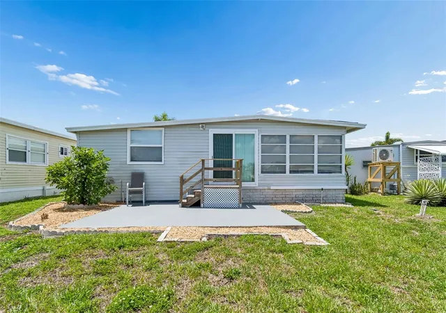 Photo 3 of Manufactured home for sale at 7186 Mount Arlington Dr NE #421, Saint Petersburg, FL 33702 | MLS# TB8512421 | Listing updated on 2026-09-16