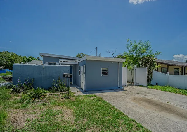 Photo 3 of Single family home for sale at 1627 28th Street N, Saint Petersburg, FL 33713 | MLS# TB8512464 | Listing updated on 2026-09-26