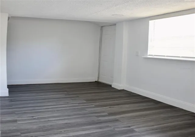 Photo 4 of Single family home for sale at 402 Lenox St, Lakeland, FL 33803 | MLS# L4962250 | Listing updated on 2026-10-05
