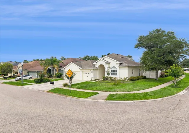 Photo 4 of Single family home for sale at 2066 Gloria Oak Ct, Orlando, FL 32820 | MLS# O6411483 | Listing updated on 2026-09-17
