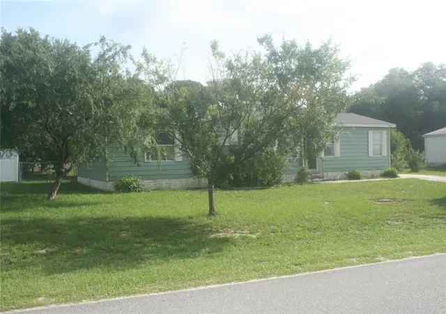 Photo 2 of Manufactured home for sale at 10035 Se 126th Lane, Belleview, FL 34420 | MLS# OM725573 | Listing updated on 2026-09-17