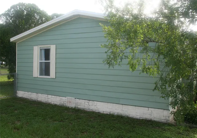 Photo 4 of Manufactured home for sale at 10035 SE 126th Lane, Belleview, FL 34420 | MLS# OM725573 | Listing updated on 2026-09-17