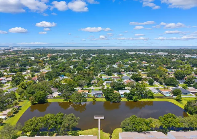 Listing Photo 4 - Condo for sale in building located at 3808 N Oak Dr, Tampa, FL 33611 - Unit #U31
