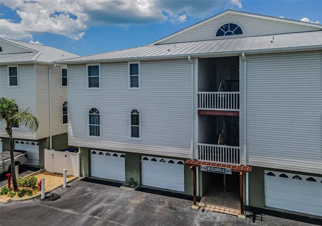 Listing Photo 4 - Condo for sale in building located at 19829 Gulf Blvd, Indian Shores, FL 33785 - Unit #501