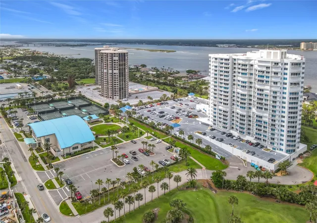 Listing Photo 3 - Condo for sale in building located at 2 Oceans W Blvd, Daytona Beach Shores, FL 32118 - Unit #300