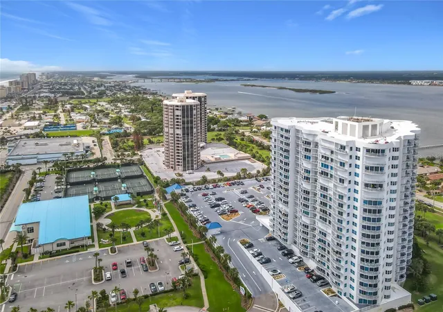 Listing Photo 4 - Condo for sale in building located at 2 Oceans W Blvd, Daytona Beach Shores, FL 32118 - Unit #300