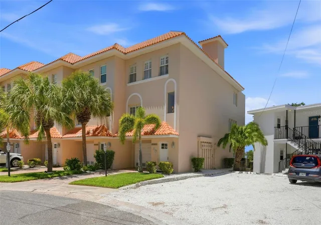 Photo 2 of Townhouse for sale at 200 Brightwater Dr #10, Clearwater Beach, FL 33767 | MLS# TB8514148 | Listing updated on 2026-09-16