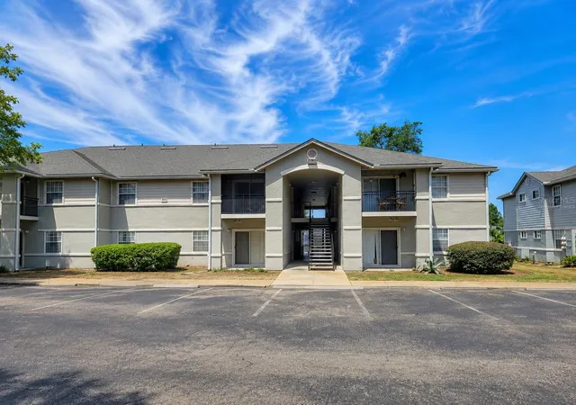 Listing Photo 4 - Condo for sale in building located at 3705 Sw 27Th St, Gainesville, FL 32608 - Unit #818