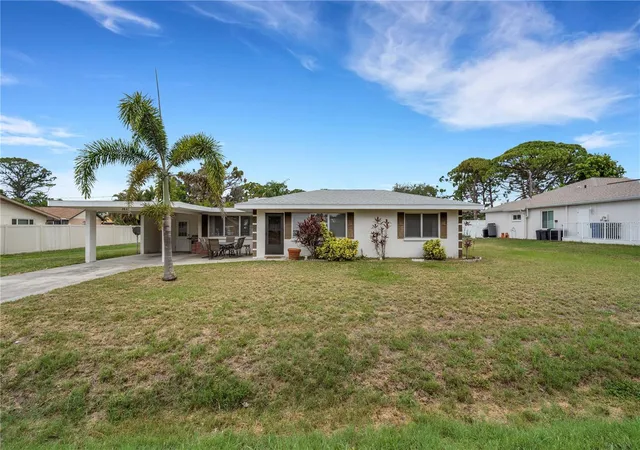 Photo 2 of Single family home for sale at 2830 Siesta Dr, VENICE, FL 34293 | MLS# N6144564 | Listing updated on 2026-10-09
