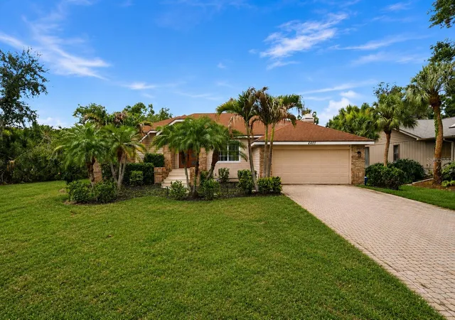 Single family home for sale at 4401 Little John Trl, Sarasota, FL 34232 | MLS# A4695906 | Listing updated on 2026-09-16
