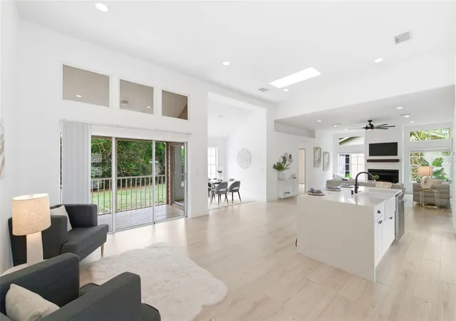 Photo 4 of Single family home for sale at 4401 Little John Trl, Sarasota, FL 34232 | MLS# A4695906 | Listing updated on 2026-09-16