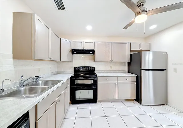 Photo 4 of House for sale at 55 Seminole Dr, Royal Palm Beach, FL 33411 | MLS# O6413904 | Listing updated on 2026-10-09