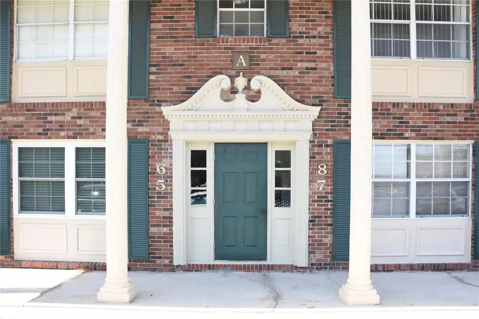 Listing Photo 2 - Condo for sale in 1920 E Edgewood Dr located at 1920 E Edgewood Dr, Lakeland, FL 33803 - Unit #A8