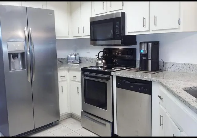 Photo 2 of Sale Pending at 8532 Sw 109th Lane Rd, Ocala, FL 34481 | MLS# O6414767 | Listing updated on 2026-09-17