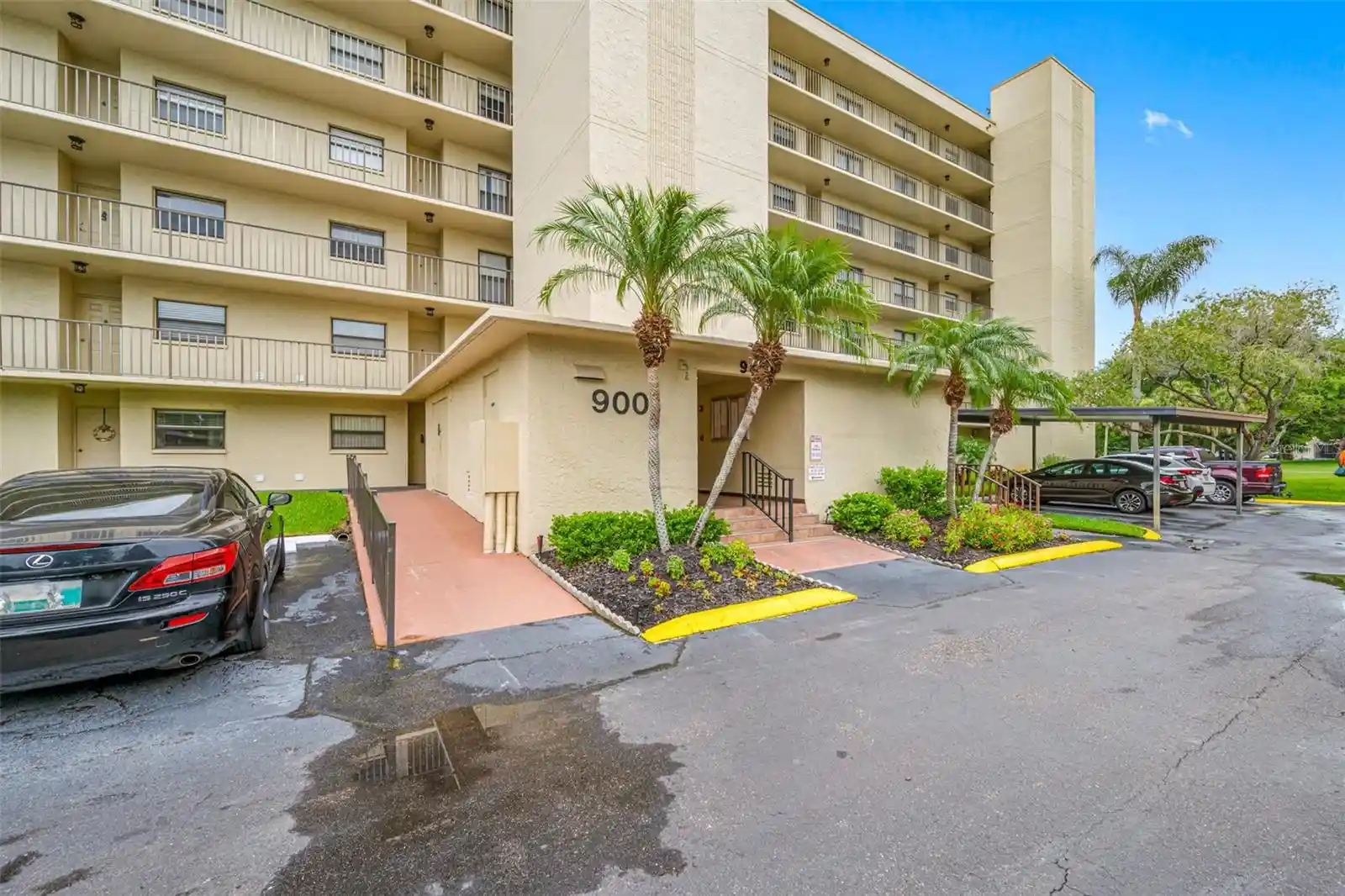 Listing Photo 2 - Condo for sale in 900 Cvs Cay Dr located at 900 Cvs Cay Dr, Clearwater, FL 33760 - Unit #1F