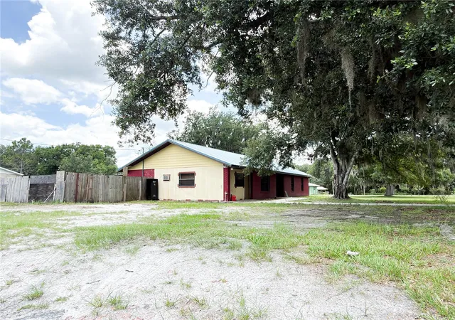 Photo 2 of Single family home for sale at 415 3rd Street W, Zolfo Springs, FL 33890 | MLS# P4938972 | Listing updated on 2026-09-17