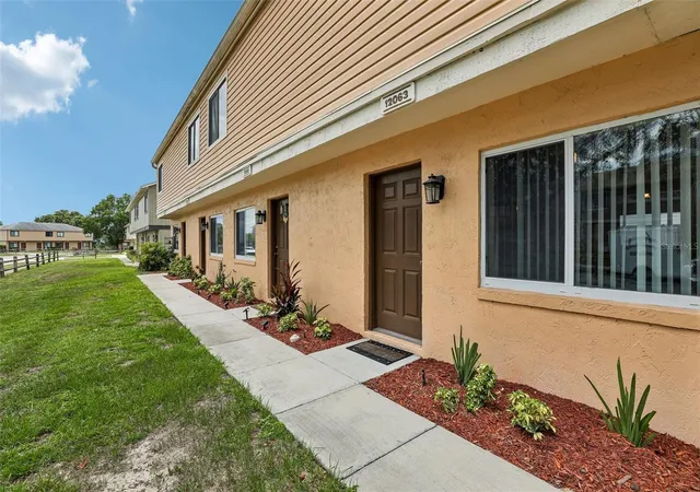 Photo 4 of Townhouse for sale at 12057 Tift Cir, Orlando, FL 32826 | MLS# O6415050 | Listing updated on 2026-09-08