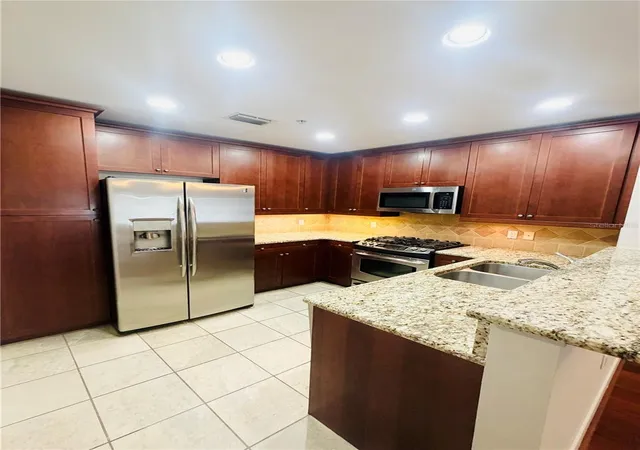 Listing Photo 5 - Condo for sale in building located at 2305 Edgewater Dr, Orlando, FL 32804 - Unit #1708