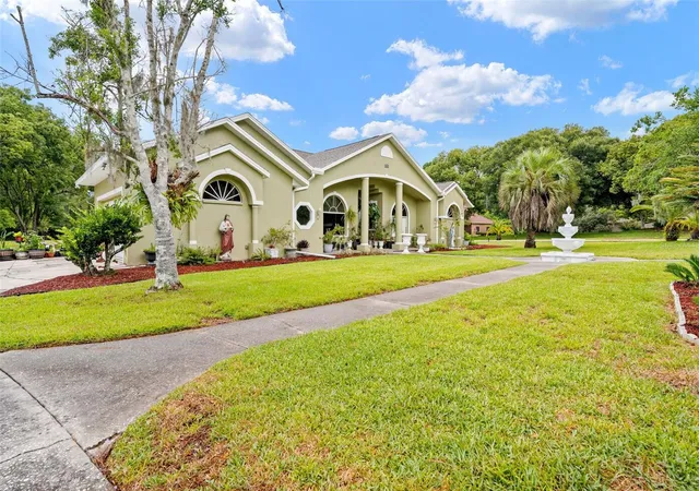 Photo 1 of Single family home for sale at 7393 Royal Oak Dr, Spring Hill, FL 34607 | MLS# W7886564 | Listing updated on 2026-09-09
