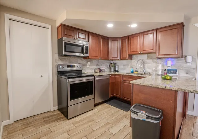 Photo 3 of Single family home for sale at 1050 Deal Ln, Holiday, FL 34691 | MLS# O6415296 | Listing updated on 2026-09-09